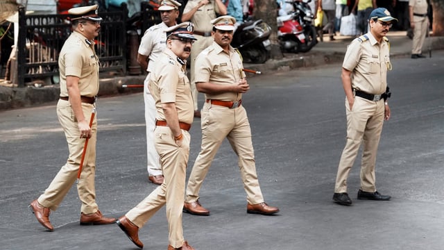 Mumbai police are currently investigating a bomb threat issued to the Maharashtra Secretariat.