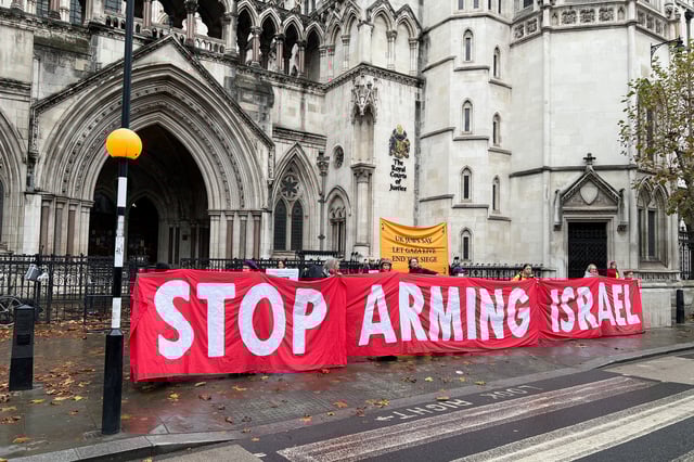 Protesters demonstrate outside the Royal Courts of Justice ahead of a legal challenge brought by the Palestinian NGO Al-Haq over Britain's exports of parts for F-35 fighter jets to Israel, amid its conflict with Hamas, in London, Britain, November 18, 2024. REUTERS/Sam Tobin/File Photo
