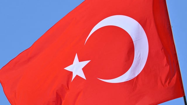 In Pune, traders have taken decisive action by boycotting Turkish apples.