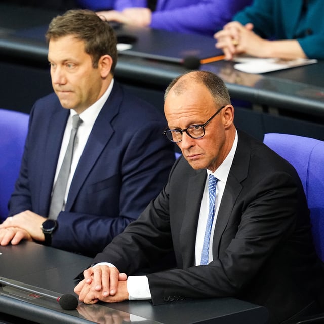 Bundeskanzler Friedrich Merz (CDU) und Vizekanzler Lars Klingbeil (SPD) liegen über das Lieferkettengesetz im Streit.