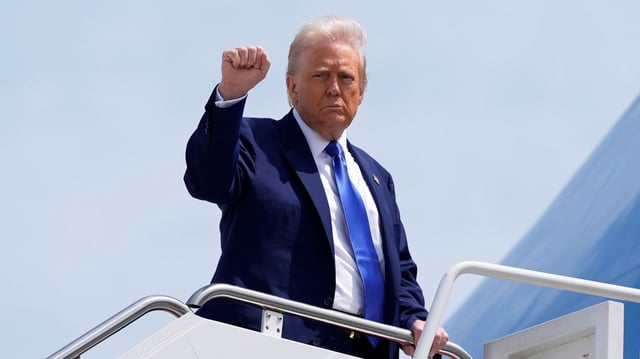 U.S. President Donald Trump boards Air Force One, at Joint Base Andrews, Md., May 12, 2025 (AP photo by Alex Brandon).