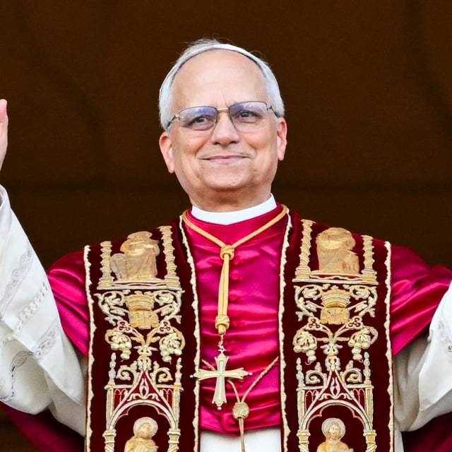 The newly elected Pope Leo waves to the Vatican crowd.