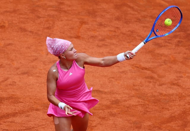 Tennis - Italian Open - Foro Italico, Rome, Italy - May 13, 2025 Russia's Diana Shnaider in action during her quarter final match against Italy's Jasmine Paolini REUTERS/Yves Herman