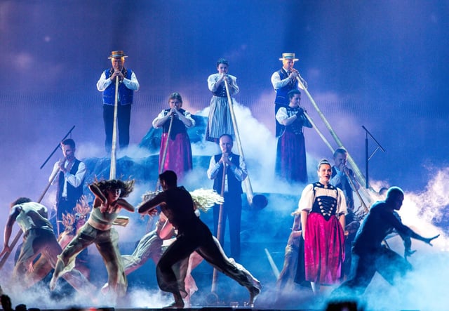 Des artistes répètent l’ouverture de l’Eurovision 2025 à Bâle. La compétition débute mardi 13 mai avant la grande finale samedi 17 mai 2025.