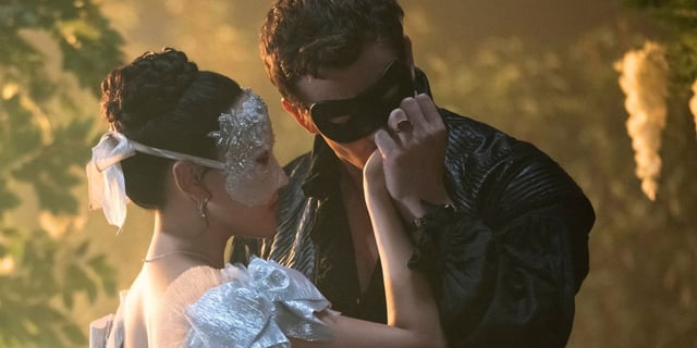Benedict Bridgerton and Sophie Baek played by Luke Thompson and Yerin Ha in Bridgerton
