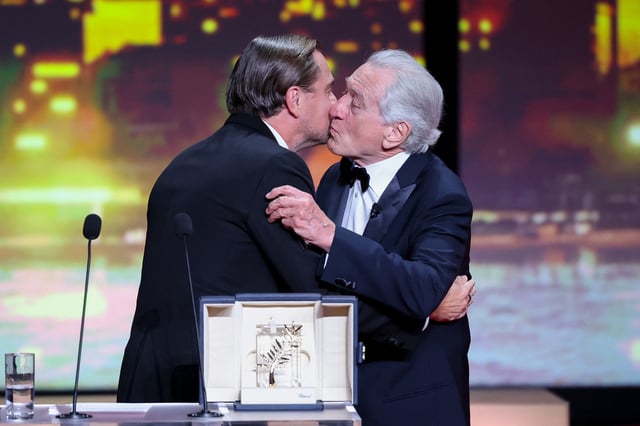 Leonardo DiCaprio et Robert de Niro sur la scène du Palais des Festivals. (Cannes, le 13 mai 2025.)
