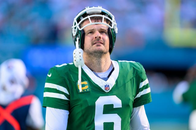 New York Jets punter Thomas Morstead (6) stands on the sidelines during an NFL football game against the Miami Dolphins, Sunday, Dec. 8, 2024, in Miami Gardens, Fla. (AP Photo/Doug Murray)