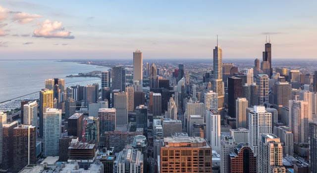 A view of Chicago’s skyline at sunset from the 94th floor of the John Hancock Observatory.Juli 2013