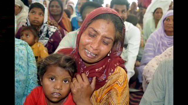 Grieving family members of one of the victims, Karnail Singh, at Threawal village in Amritsar on Tuesday. (Sameer Sehgal/HT)
