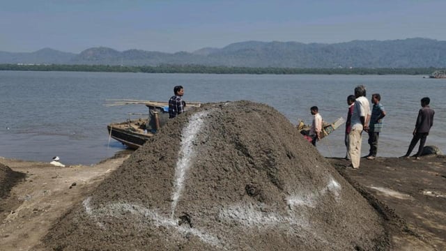 Thane, India - January 21, 2023: Two illegal mining barges and two suction pumps seized and destroyed as part of a special drive against sand mafia and illegal dredging worth ₹50 lakh by Thane Tehsil and Sub-Divisional Office, at Retibunder, on Ghodbunder Road, in Thane, India, on Saturday, January 21, 2023. (Praful Gangurde/HT Photo) (HT PHOTO)