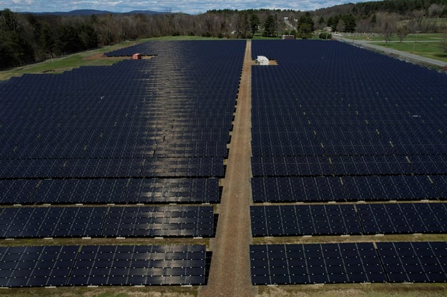 Solar panels are arrayed on Earth Day in Northfield, Massachusetts, U.S., April 22, 2022. Picture taken with a drone.  REUTERS/Brian Snyder/File Photo