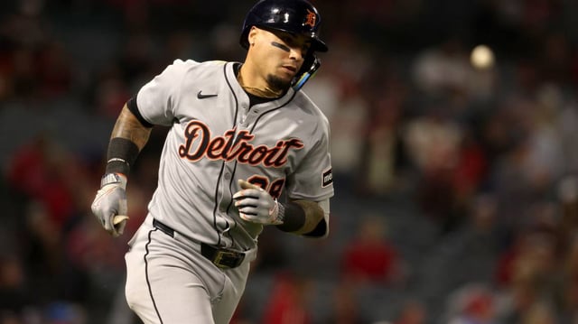 Javier Baez rounds the bases.