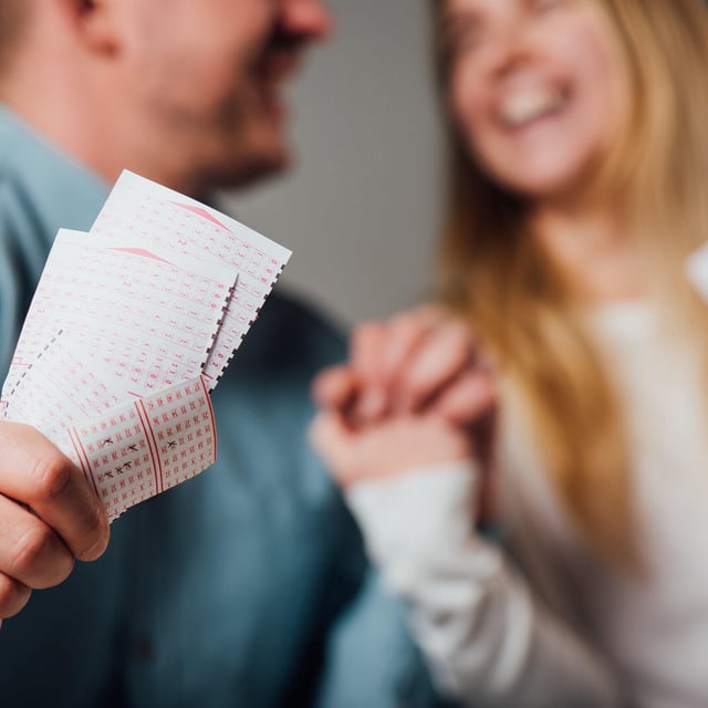 Nicht abgeholte Lottogewinne fließen oft in gemeinnützige Projekte und Sonderauslosungen, wie ein verfallener Gewinn von 4,1 Millionen Euro in Bayern zeigt.