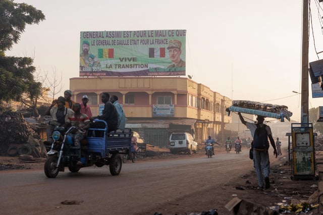 Dans une rue de la capitale malienne, Bamako, le 13 mai. 