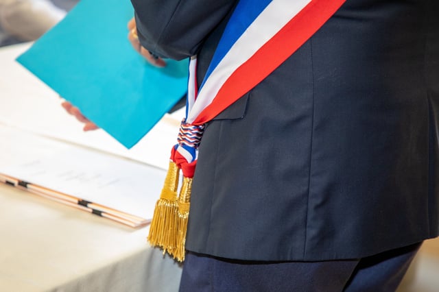 Une maire de la Drôme refuse de marier une Française à un Tunisien en situation irrégulière ce samedi.