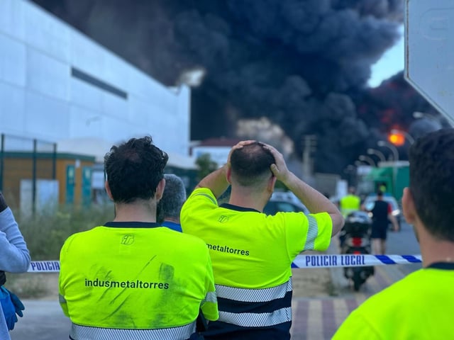 Incendio en una planta de productos químicos de Alcalá de Guadaíra.
