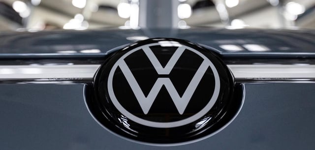 Die Front eines Volkswagen ID.7: Laut HUK Coburg gehört er zu den Top 3 der neu zugelassenen E-Autos für gewerbliche Halter