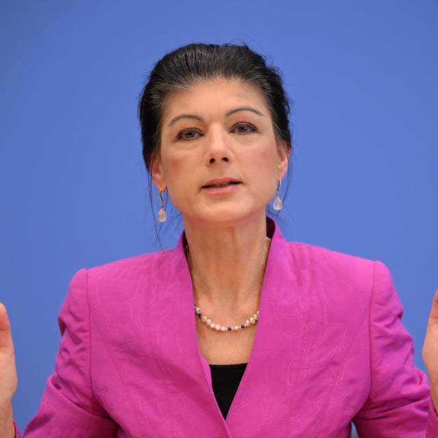 Sahra Wagenknecht spricht bei einer Pressekonferenz.