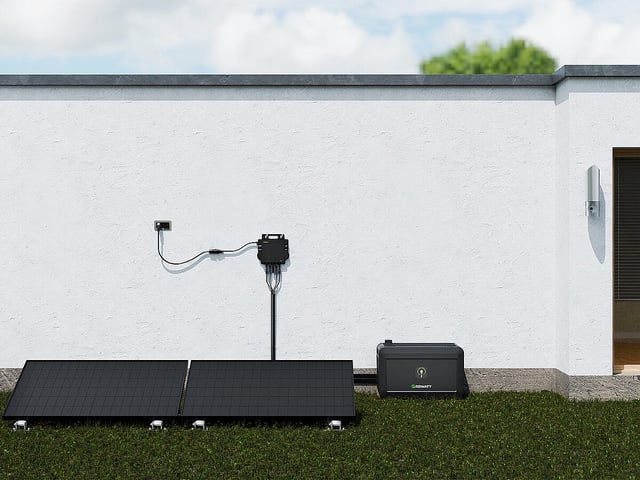 Dank der Schutzklasse IP67 ist der Growatt-Batteriespeicher gegen Staub und Starkregen geschützt, somit ist er auch für den Außeneinsatz geeignet.