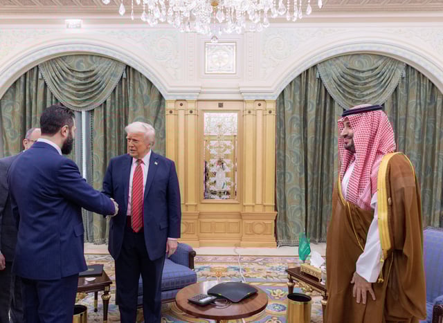 RIYADH, SAUDI ARABIA - MAY 14: (----EDITORIAL USE ONLY - MANDATORY CREDIT - 'BANDAR AL-JALOUD / SAUDI ROYAL COURT / HANDOUT' - NO MARKETING NO ADVERTISING CAMPAIGNS - DISTRIBUTED AS A SERVICE TO CLIENTS----) US President Donald Trump (C) meets with Syrian President Ahmed al-Shara (L) along with the Saudi Crown Prince Mohammed bin Salman Al Saud (R) during the first leg of his three-country Middle East tour in Riyadh, Saudi Arabia on May 14, 2025. (Photo by Bandar Al-Jaloud/Saudi Royal Court/Handout/Anadolu via Getty Images)