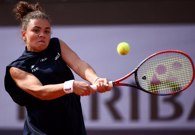 Tennis - Italian Open - Foro Italico, Rome, Italy - May 15, 2025 Italy's Jasmine Paolini in action during her semi final match against Peyton Stearns of the U.S. REUTERS/Guglielmo Mangiapane