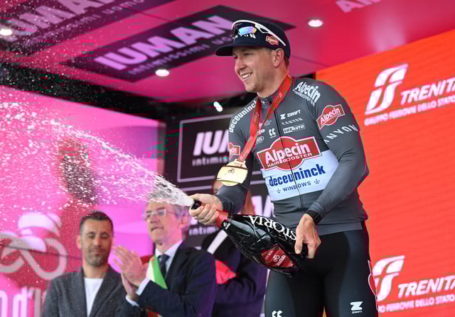 Cycling - Giro d'Italia - Stage 6 - Potenza to Naples - Italy - May 15, 2025 Alpecin - Deceuninck's Kaden Groves celebrates on the podium after winning stage 6 REUTERS/Jennifer Lorenzini