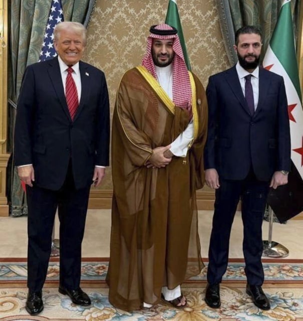 Donald Trump, el príncipe saudí Mohammed bin Salman y Ahmed al Shara, presidente de Siria.  AP