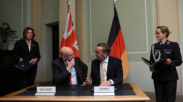 John Healey und Boris Pistorius