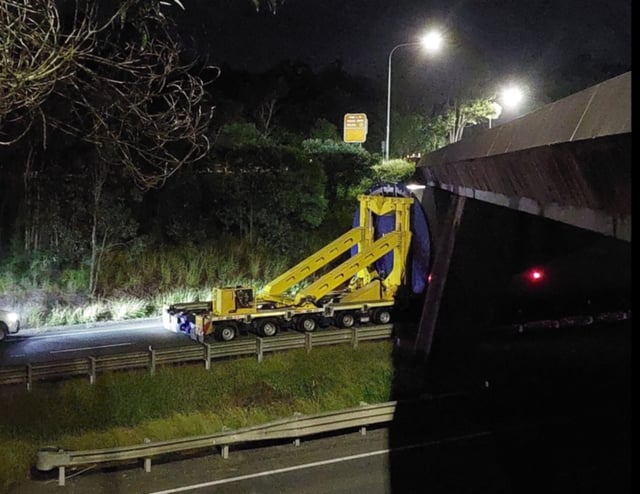 An oversized truck carrying a wind turbine has crashed into a Bridge west of Brisbane, causing traffic chaos for morning commuters. 