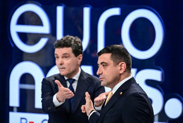 Far-right leader George Simion (R) is facing pro-EU Bucharest mayor Nicusor Dan