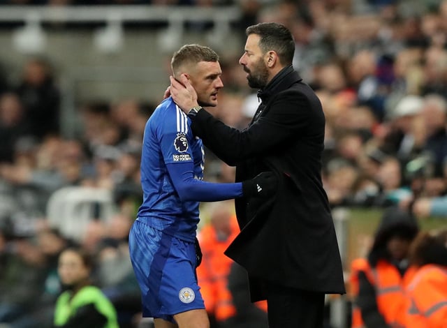Soccer Football - Premier League - Newcastle United v Leicester City - St James' Park, Newcastle, Britain - December 14, 2024 Leicester City's Jamie Vardy with manager Ruud van Nistelrooy after being substituted REUTERS/Scott Heppell/File Photo