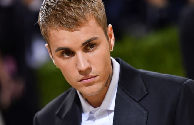 Canadian singer Justin Bieber arrives for the 2021 Met Gala at the Metropolitan Museum of Art on September 13, 2021 in New York. - This year&#39;s Met Gala has a distinctively youthful imprint, hosted by singer Billie Eilish, actor Timothee Chalamet, poet Amanda Gorman and tennis star Naomi Osaka, none of them older than 25. The 2021 theme is &#34;In America: A Lexicon of Fashion.&#34; (Photo by Angela WEISS / AFP) (Photo by ANGELA WEISS/AFP via Getty Images)