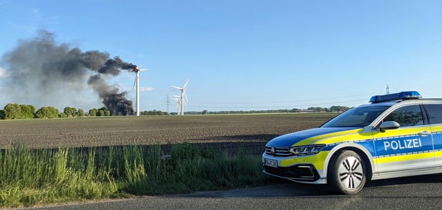 Das brennende Windrad auf einem Foto der Polizei Rotenburg