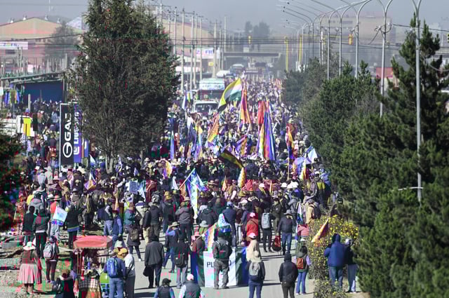 Demonstrators march to Bolivia's electoral authority in support of former Bolivian president Evo Morales, after he was blocked by Bolivia's constitutional court from running in the presidential election this year, in El Alto, Bolivia May 16, 2025. REUTERS/Claudia Morales