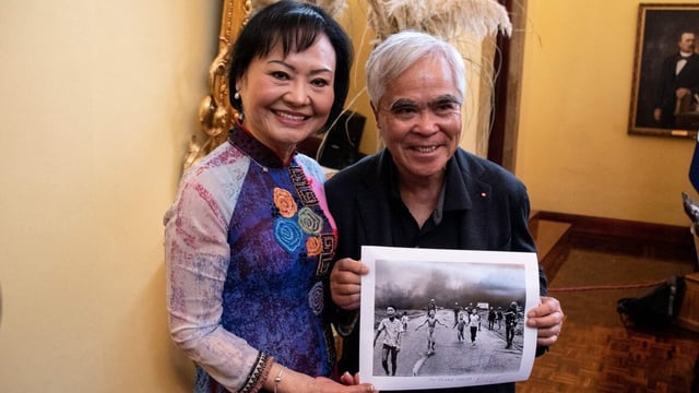 Vietnam War survivor Kim Phuc Phan Thi, left, also known as the 'Napalm Girl,' poses with photojournalist Nick Út holding the Pulitzer Prize and World Press Photo award-winning photograph during the presentation of the Spanish edition of her book at the Ministry of Foreign Affairs and Worship in San José on April 12, 2023.
