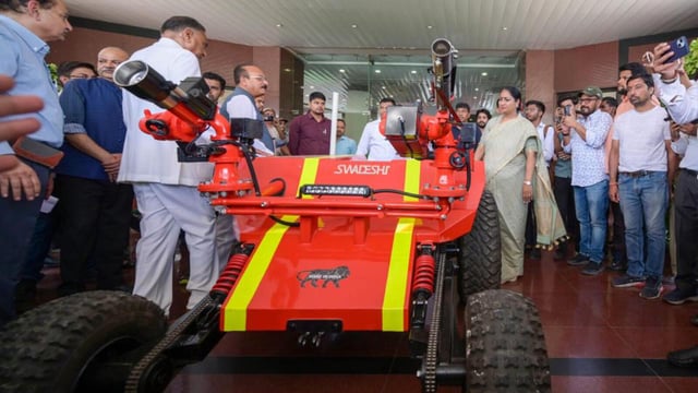 Delhi chief minister Rekha Gupta with cabinet minister Ashish Sood inspects fire services' equipment at Delhi Secretariat in New Delhi on Friday. (RAJ K RAJ /HT PHOTO)