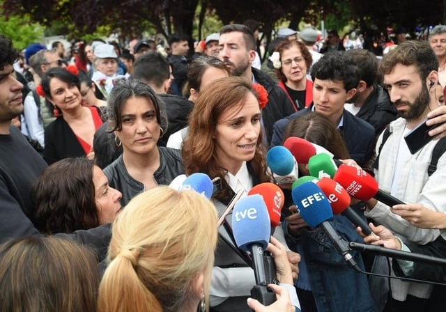 Mónica García y Manuela Bergerot, en la pradera el pasado jueves
