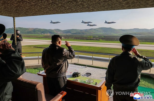 North Korean leader Kim Jong-un (C) visits a flight group under the Guards 1st Air Division of the Korean People's Army on May 15, 2025, to inspect anti-air combat and air raid drills, in this photo released by the Korean Central News Agency two days later. (For Use Only in the Republic of Korea. No Redistribution) (Yonhap)