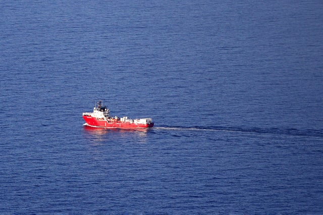 L’Ocean Viking, navire ambulance affrété par SOS Méditerranée, a secouru 273 migrants samedi matin au large des côtes tunisiennes et maltaises.