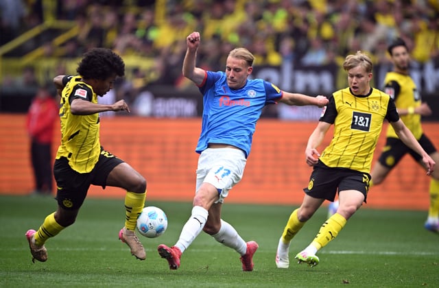 Soccer Football - Bundesliga - Borussia Dortmund v Holstein Kiel - Signal Iduna Park, Dortmund, Germany - May 17, 2025 Borussia Dortmund's Karim Adeyemi in action with Holstein Kiel's Timo Becker REUTERS/Annegret Hilse