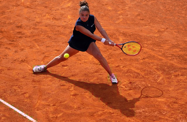 Tennis - Italian Open - Foro Italico, Rome, Italy - May 15, 2025 Italy's Jasmine Paolini in action during her semi final match against Peyton Stearns of the U.S. REUTERS/Aleksandra Szmigiel