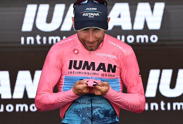 Cycling - Giro d'Italia - Stage 8 - Giulianova to Castelraimondo - Italy - May 17, 2025  XDS Astana Team's Diego Ulissi celebrates wearing the maglia rosa jersey after stage 8 REUTERS/Jennifer Lorenzini