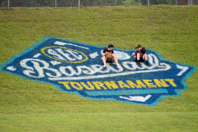 May 24, 2022; Hoover, AL, USA; Kids sit on the SEC logo along the left field line as Alabama faced Georgia in game one of the SEC Tournament at Hoover Met. Mandatory Credit: Gary Cosby Jr.-The Tuscaloosa News

Ncaa Baseball Sec Baseball Tournament Alabama Crimson Tide At Georgia Bulldogs