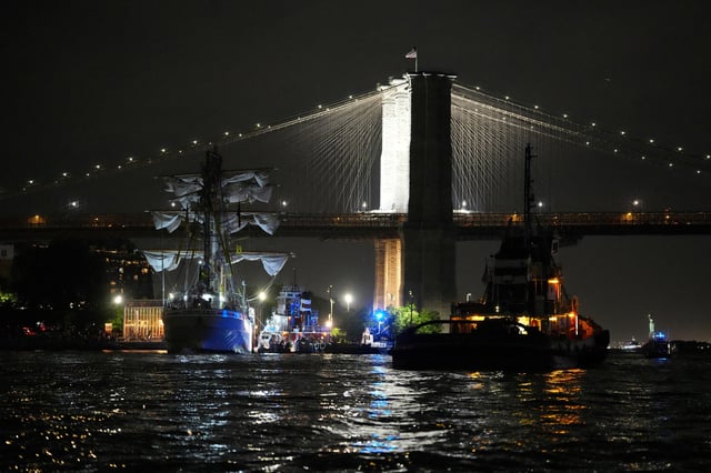 A Mexican Navy training ship is seen damaged after it ran into the Brooklyn Bridge in New York City, U.S., May 17, 2025.  REUTERS/Bjorn Kils/New York Media Boat