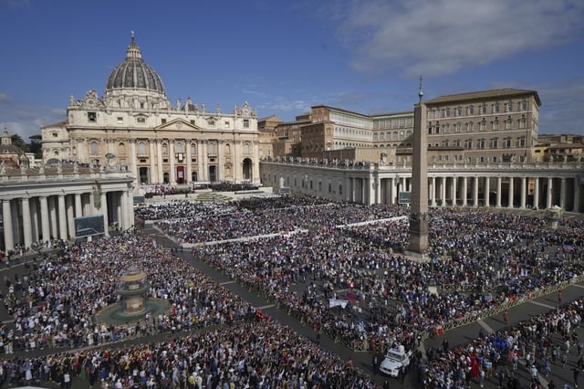 The crowds in St Peter’s Square
