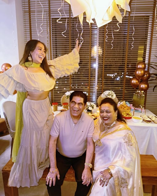 Pics: Sonu Kakkar reunites with Neha-Tony for parents' anniversary after family rift