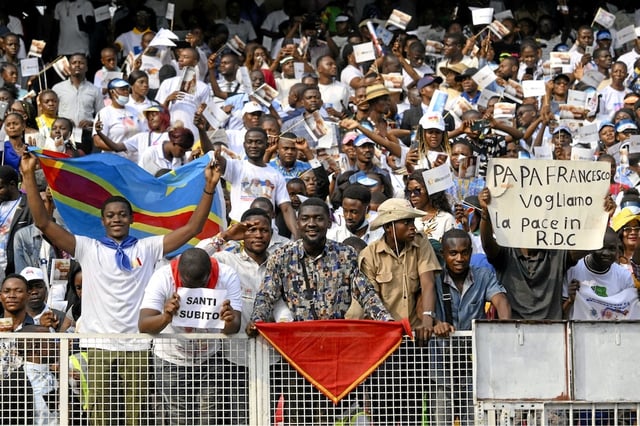 À Kinshasa, lors de son voyage en 2023, le pape François avait galvanisé la jeunesse congolaise. Deux ans plus tard, l’Afrique attend du pape Léon XIV qu’il poursuive cette dynamique. 
