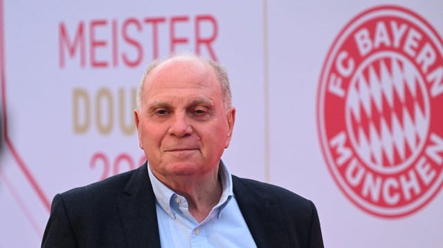 Uli Hoeneß bei der internen Meisterfeier des FC Bayern München