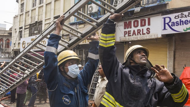  Firefighters carry out rescue and relief work after a fire broke out in a building near Gulzar Houz in the Old City area of Hyderabad in Telangana, Sunday, May 18, 2025.