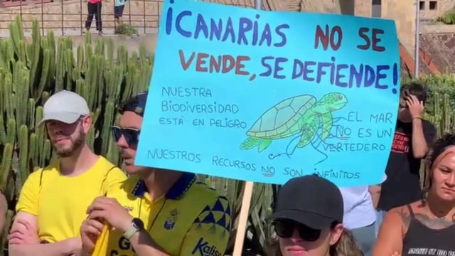 Miles de personas exigen una operativa más sostenible del motor económico del archipiélago